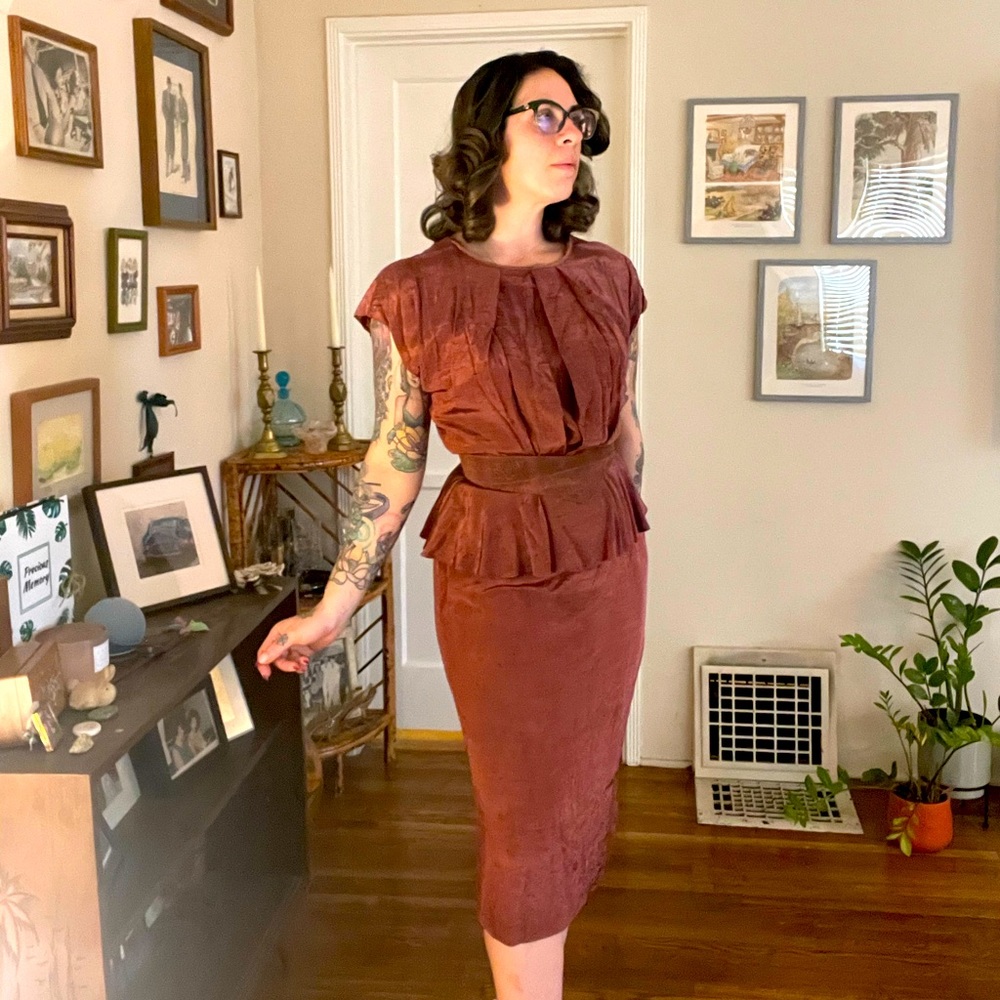 1980s does 40s peplum dress - Organza and Rayon. Size M/L